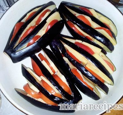 Баклажаны с сыром и помидорами