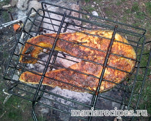 Стейк из семги на мангале