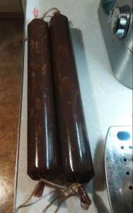 колбаса с какао печеньем и орехами