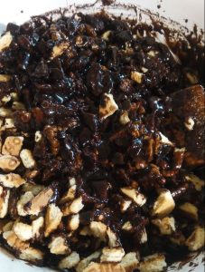 кондитерская колбаса с орехами