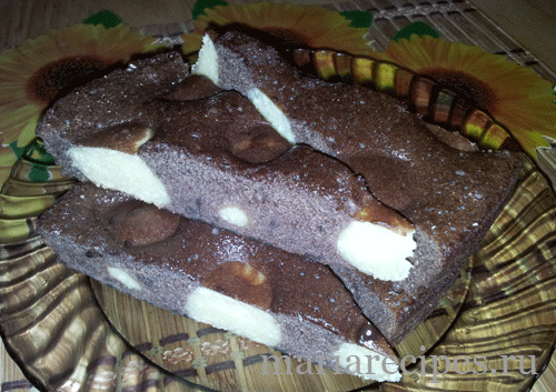 Шоколадный пирог с творожными шариками